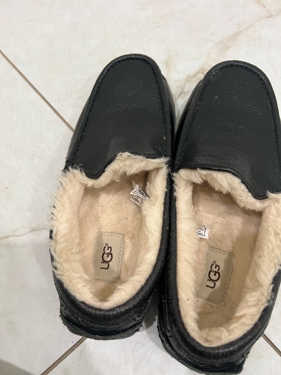UGG Black Ascot Leather Slippers Size 9 US $125
